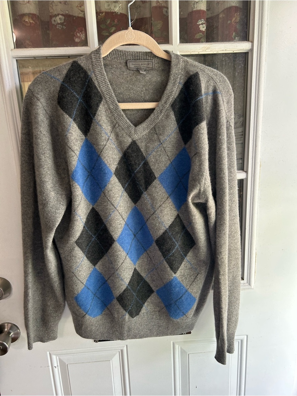 Daniel Bishop Men's Grey V-Neck Argyle Sweater with Blue Accents, size M.